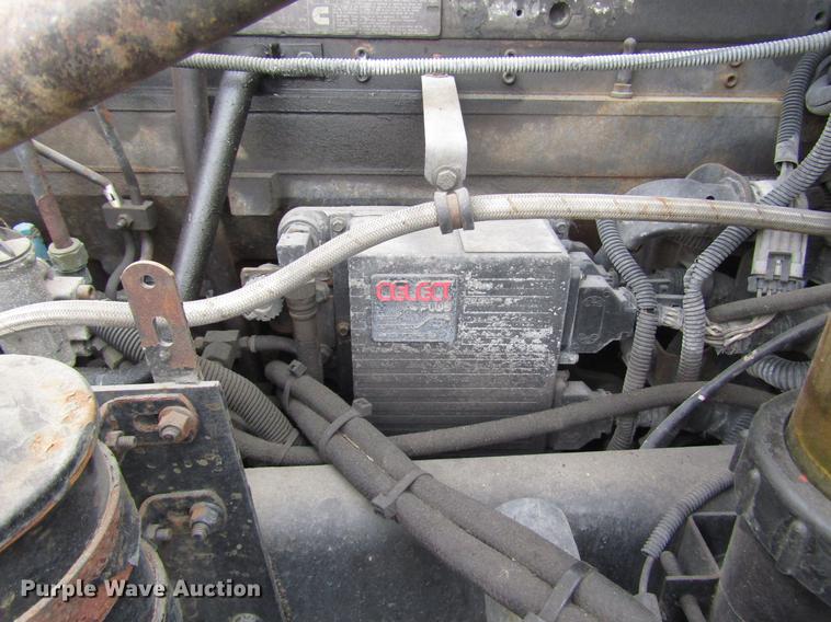 image for item DC4261 1998 Freightliner FLD120 semi truck