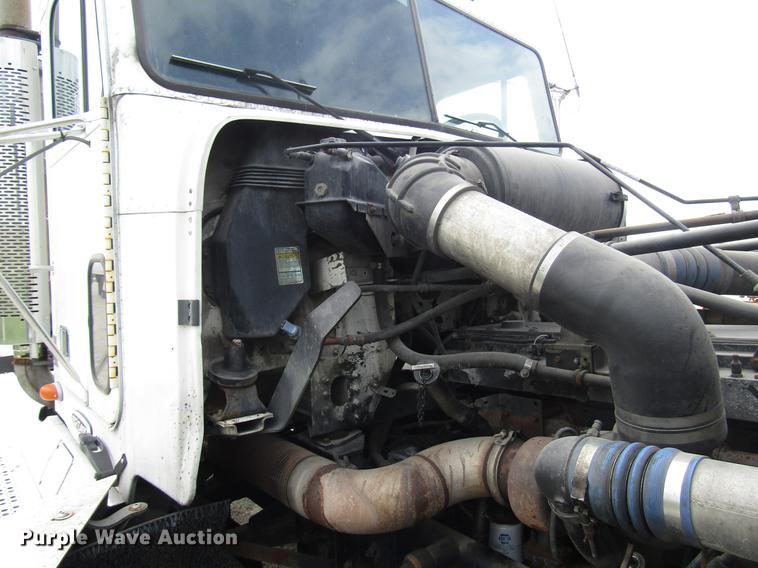 image for item DC4261 1998 Freightliner FLD120 semi truck