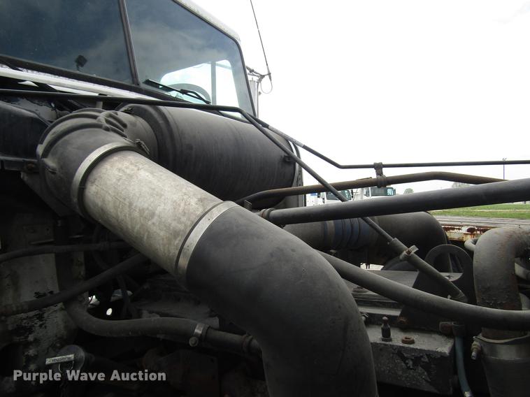 image for item DC4261 1998 Freightliner FLD120 semi truck