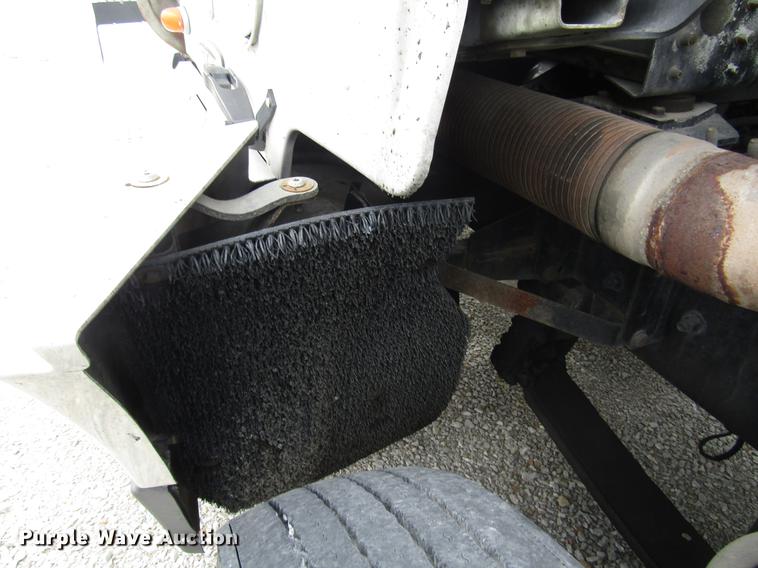 image for item DC4261 1998 Freightliner FLD120 semi truck