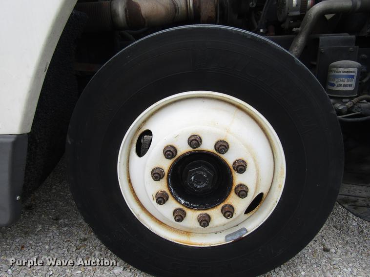 image for item DC4261 1998 Freightliner FLD120 semi truck