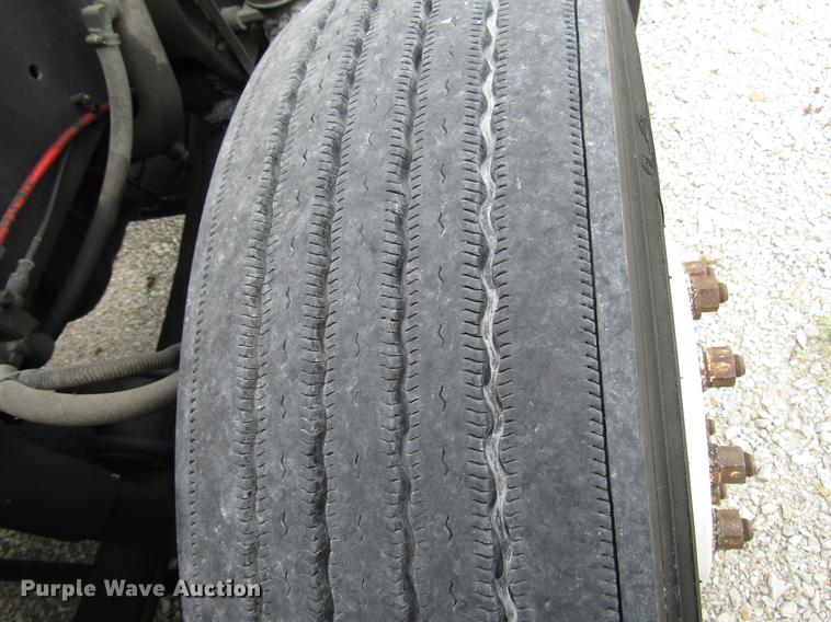 image for item DC4261 1998 Freightliner FLD120 semi truck