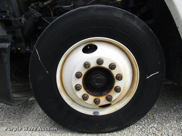 image for item DC4261 1998 Freightliner FLD120 semi truck