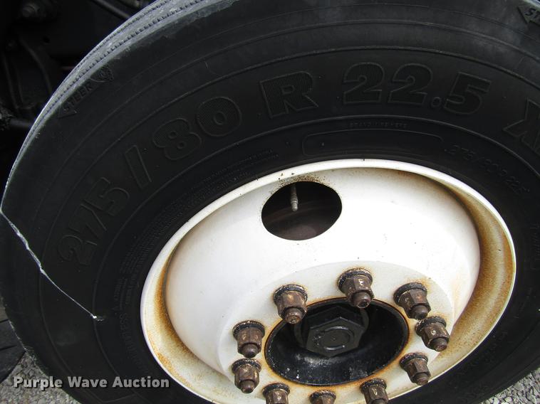 image for item DC4261 1998 Freightliner FLD120 semi truck