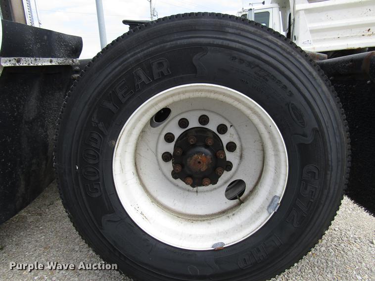 image for item DC4261 1998 Freightliner FLD120 semi truck