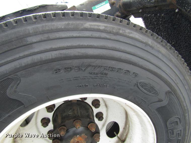 image for item DC4261 1998 Freightliner FLD120 semi truck