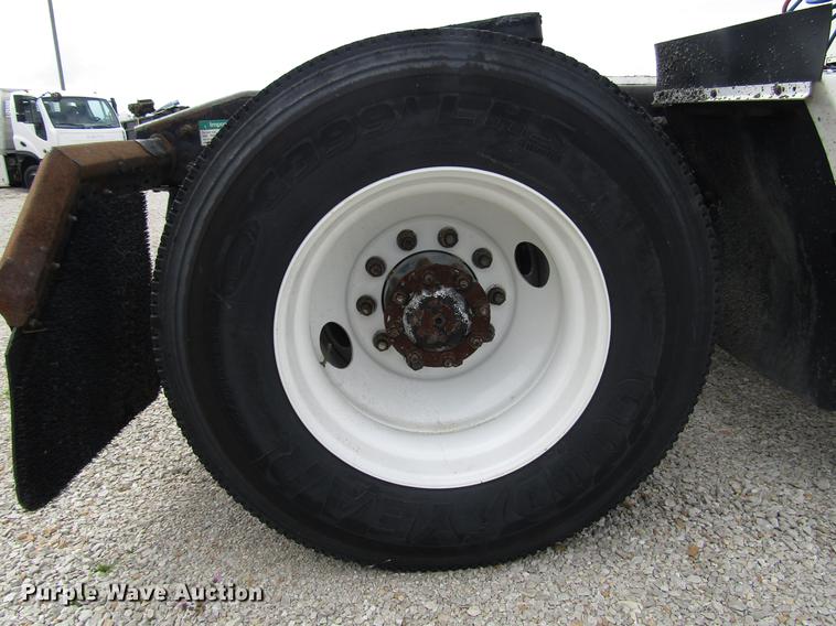 image for item DC4261 1998 Freightliner FLD120 semi truck