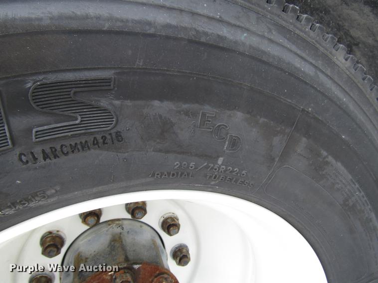 image for item DC4261 1998 Freightliner FLD120 semi truck