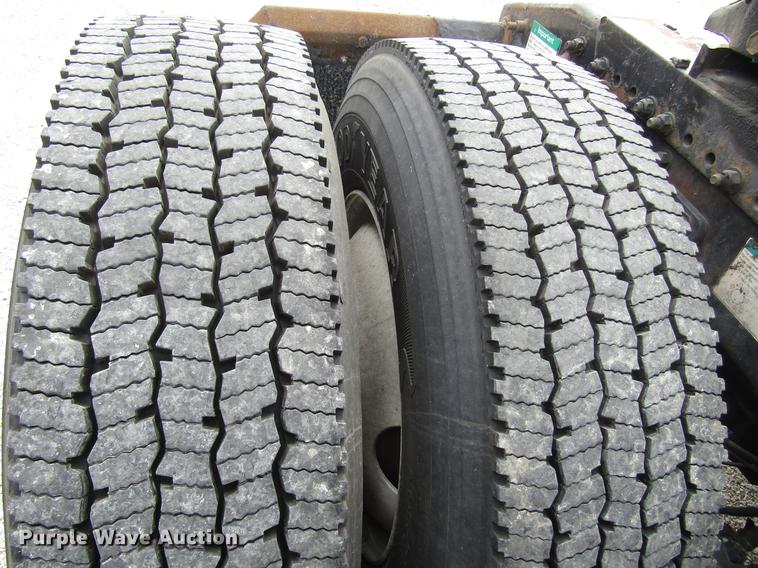 image for item DC4261 1998 Freightliner FLD120 semi truck