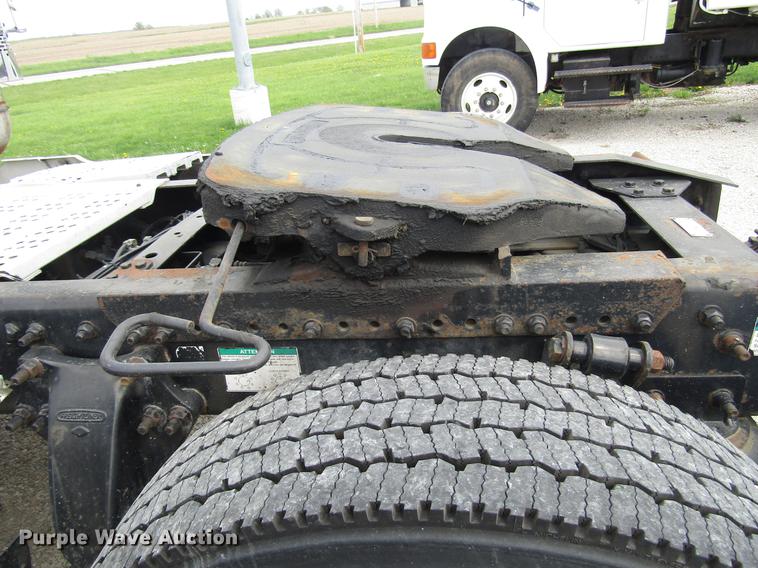 image for item DC4261 1998 Freightliner FLD120 semi truck