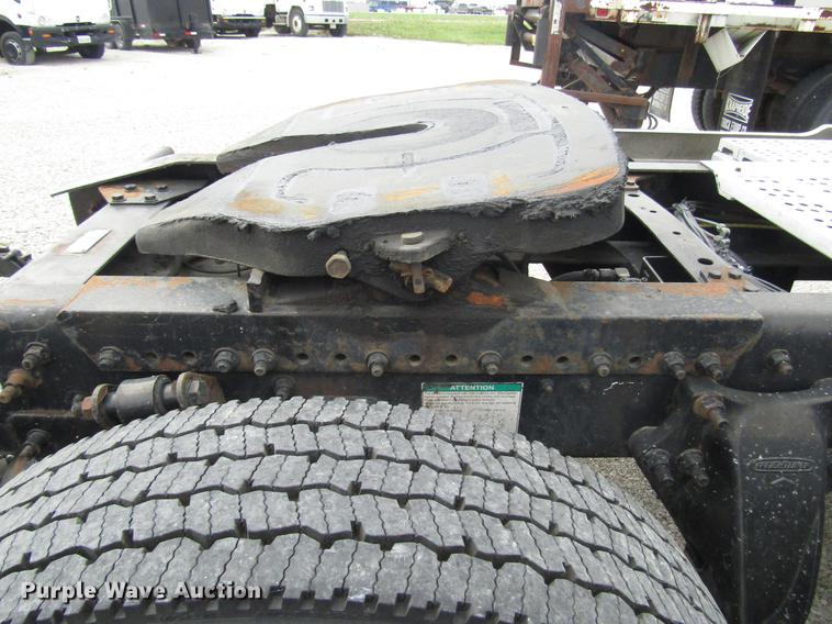 image for item DC4261 1998 Freightliner FLD120 semi truck