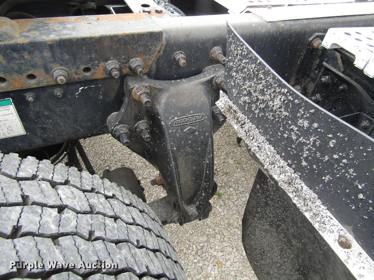 image for item DC4261 1998 Freightliner FLD120 semi truck