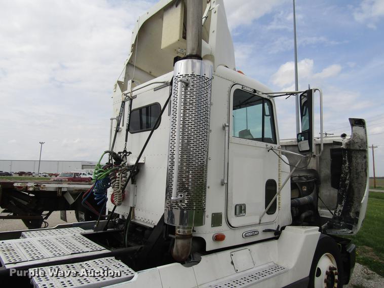 image for item DC4261 1998 Freightliner FLD120 semi truck