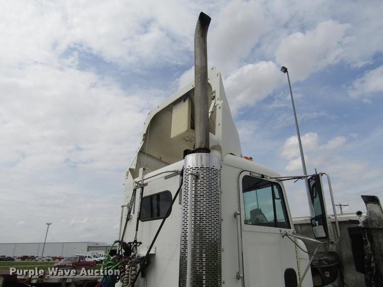 image for item DC4261 1998 Freightliner FLD120 semi truck