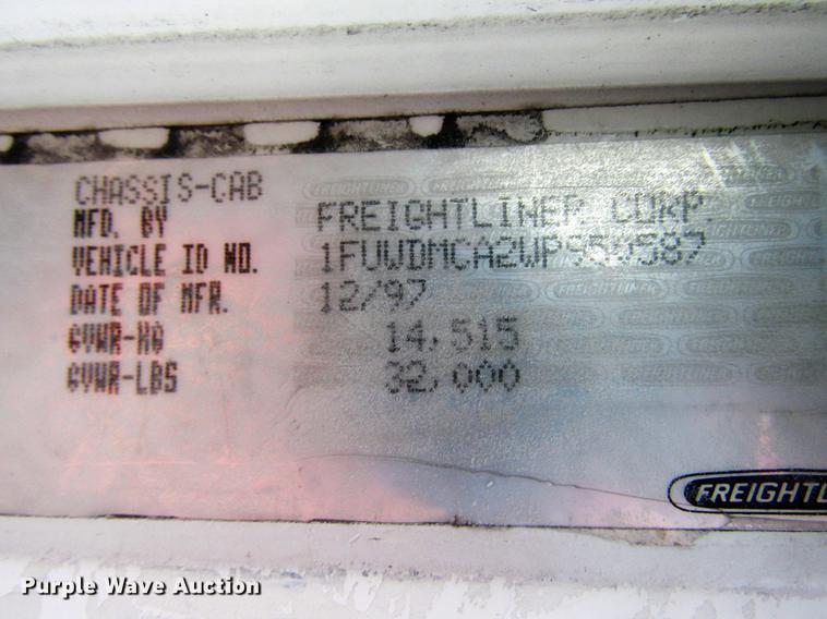 image for item DC4261 1998 Freightliner FLD120 semi truck