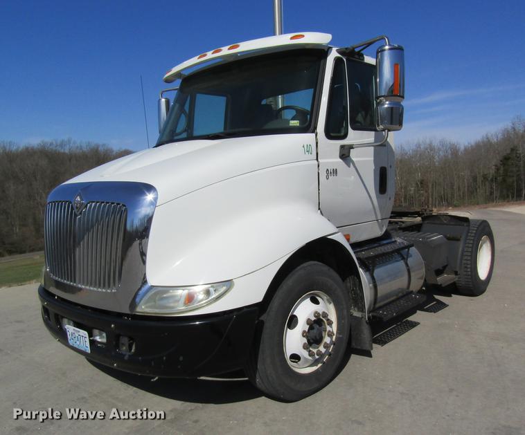 image for item DC4285 2005 International TranStar 8600 semi truck