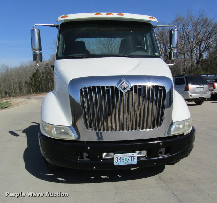 image for item DC4285 2005 International TranStar 8600 semi truck