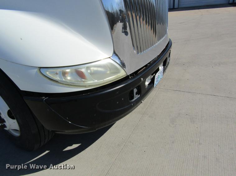 image for item DC4285 2005 International TranStar 8600 semi truck