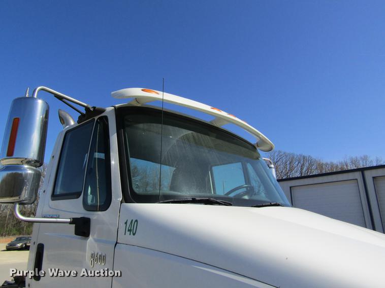 image for item DC4285 2005 International TranStar 8600 semi truck