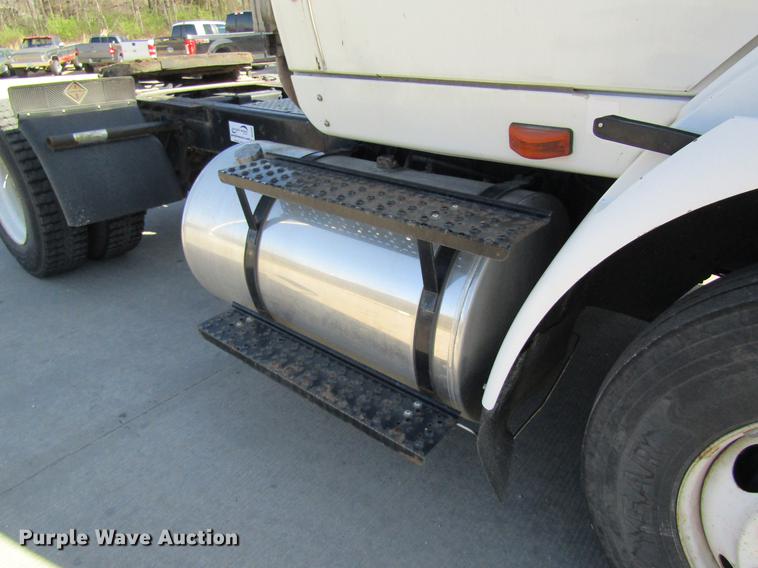 image for item DC4285 2005 International TranStar 8600 semi truck