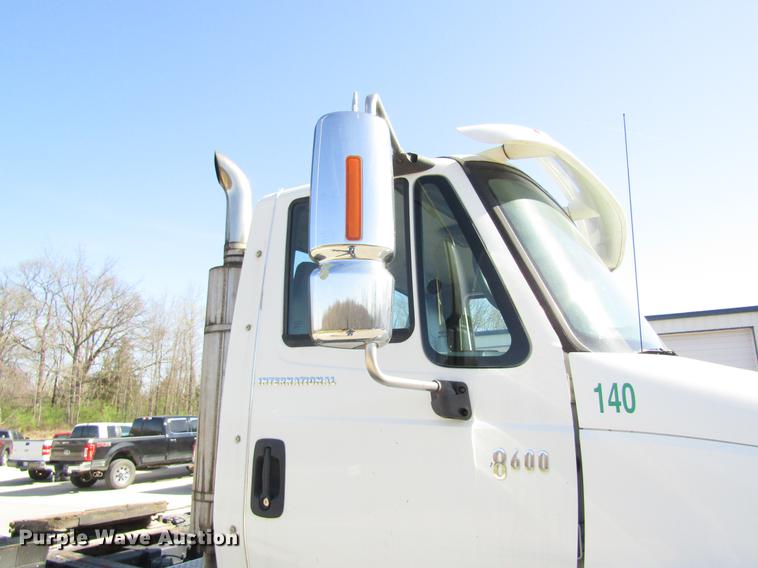 image for item DC4285 2005 International TranStar 8600 semi truck