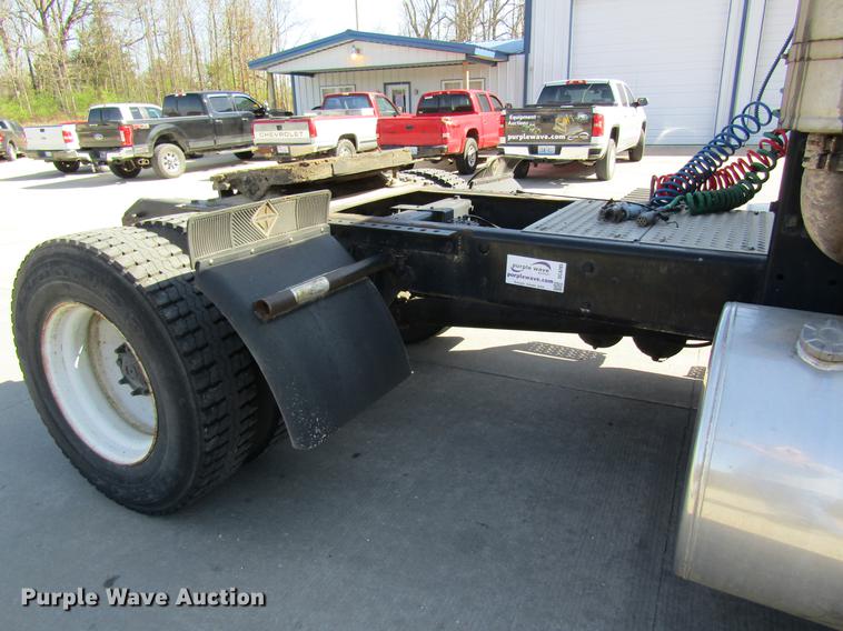 image for item DC4285 2005 International TranStar 8600 semi truck