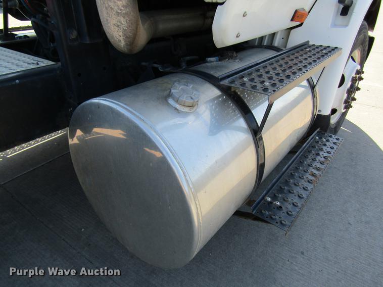 image for item DC4285 2005 International TranStar 8600 semi truck