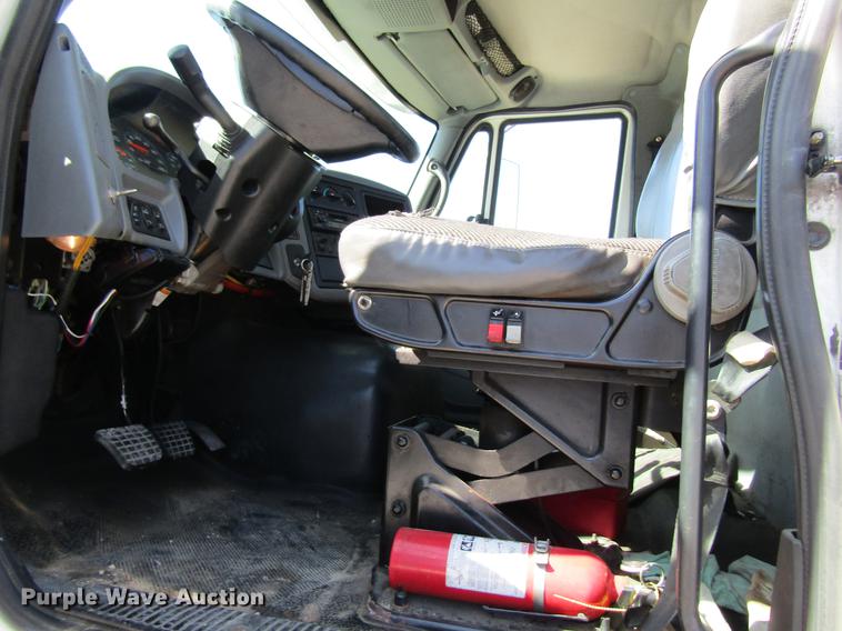 image for item DC4285 2005 International TranStar 8600 semi truck