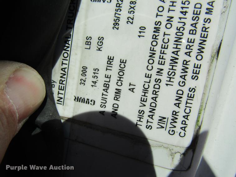 image for item DC4285 2005 International TranStar 8600 semi truck