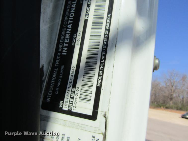 image for item DC4285 2005 International TranStar 8600 semi truck