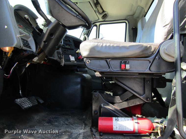 image for item DC4285 2005 International TranStar 8600 semi truck