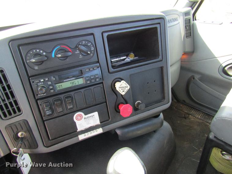 image for item DC4285 2005 International TranStar 8600 semi truck