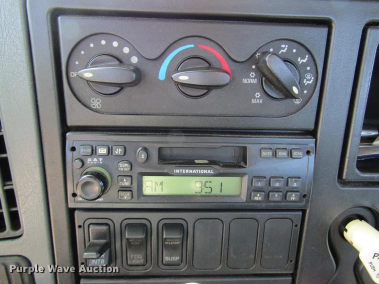 image for item DC4285 2005 International TranStar 8600 semi truck