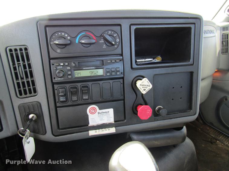 image for item DC4285 2005 International TranStar 8600 semi truck