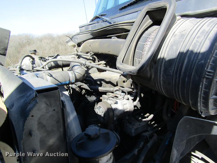 image for item DC4285 2005 International TranStar 8600 semi truck