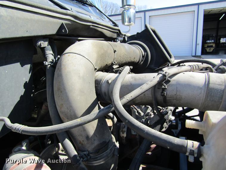 image for item DC4285 2005 International TranStar 8600 semi truck