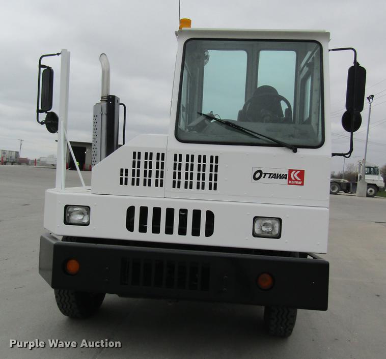 image for item DC4288 2004 Kalmar Ottawa WT30 yard truck