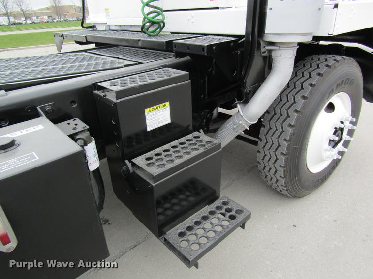 image for item DC4288 2004 Kalmar Ottawa WT30 yard truck