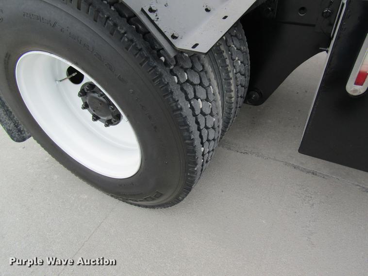 image for item DC4288 2004 Kalmar Ottawa WT30 yard truck