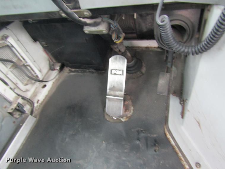 image for item DC4288 2004 Kalmar Ottawa WT30 yard truck