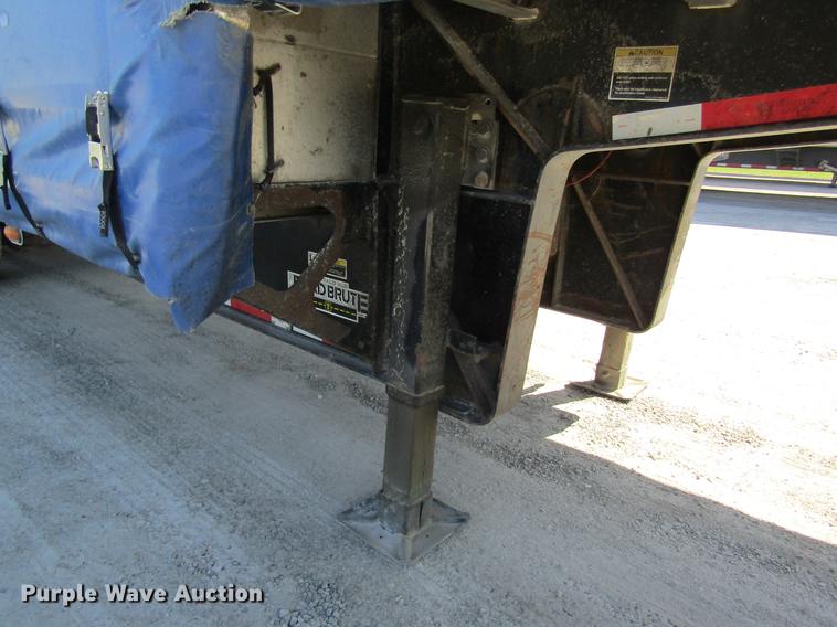 image for item DC4302 2011 Wilson CFD-900 side curtain trailer