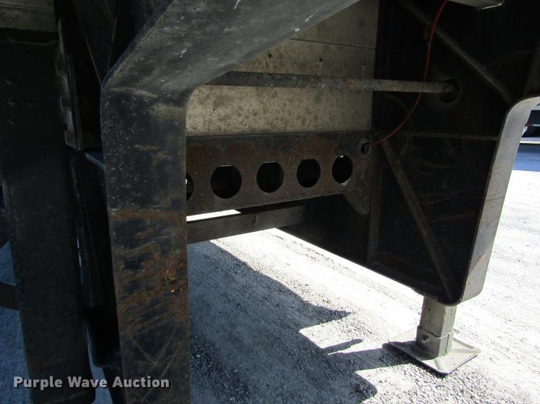 image for item DC4302 2011 Wilson CFD-900 side curtain trailer