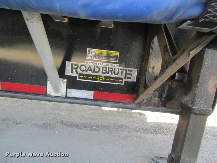 image for item DC4302 2011 Wilson CFD-900 side curtain trailer