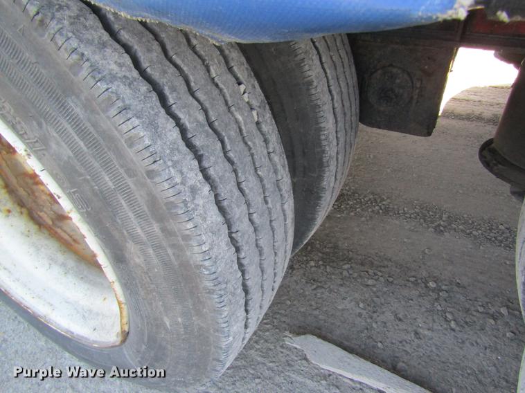 image for item DC4302 2011 Wilson CFD-900 side curtain trailer