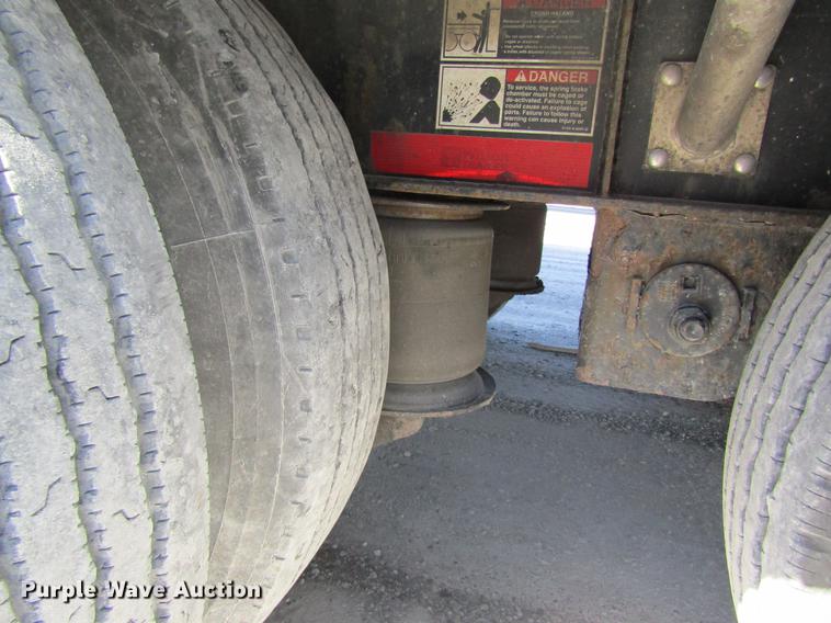 image for item DC4302 2011 Wilson CFD-900 side curtain trailer