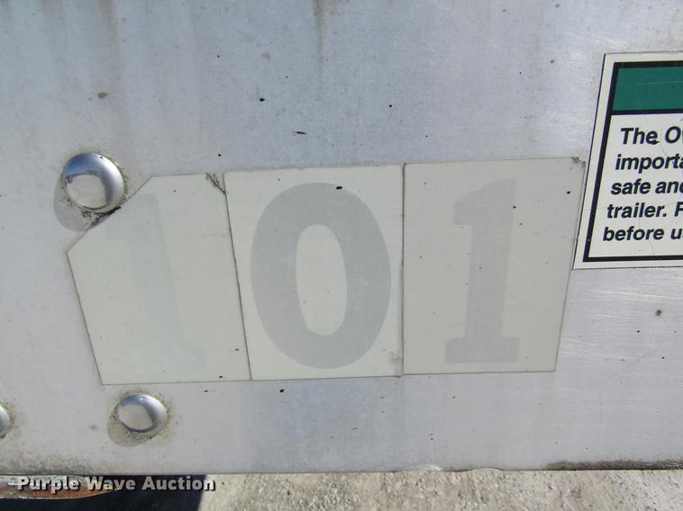 image for item DC4302 2011 Wilson CFD-900 side curtain trailer