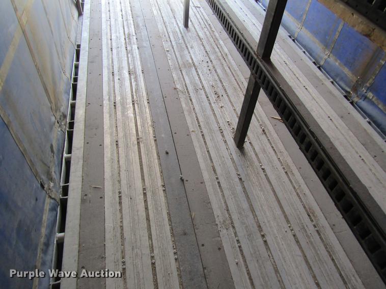 image for item DC4302 2011 Wilson CFD-900 side curtain trailer