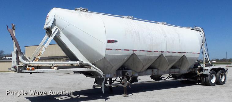 image for item DC7334 1994 Fruehauf HAR-F2-J1525X4 pneumatic dry bulk tank trailer
