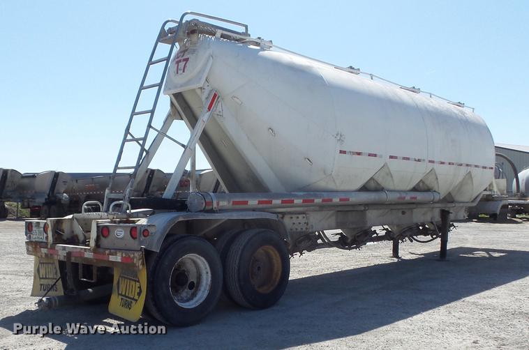 image for item DC7334 1994 Fruehauf HAR-F2-J1525X4 pneumatic dry bulk tank trailer