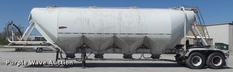 image for item DC7334 1994 Fruehauf HAR-F2-J1525X4 pneumatic dry bulk tank trailer